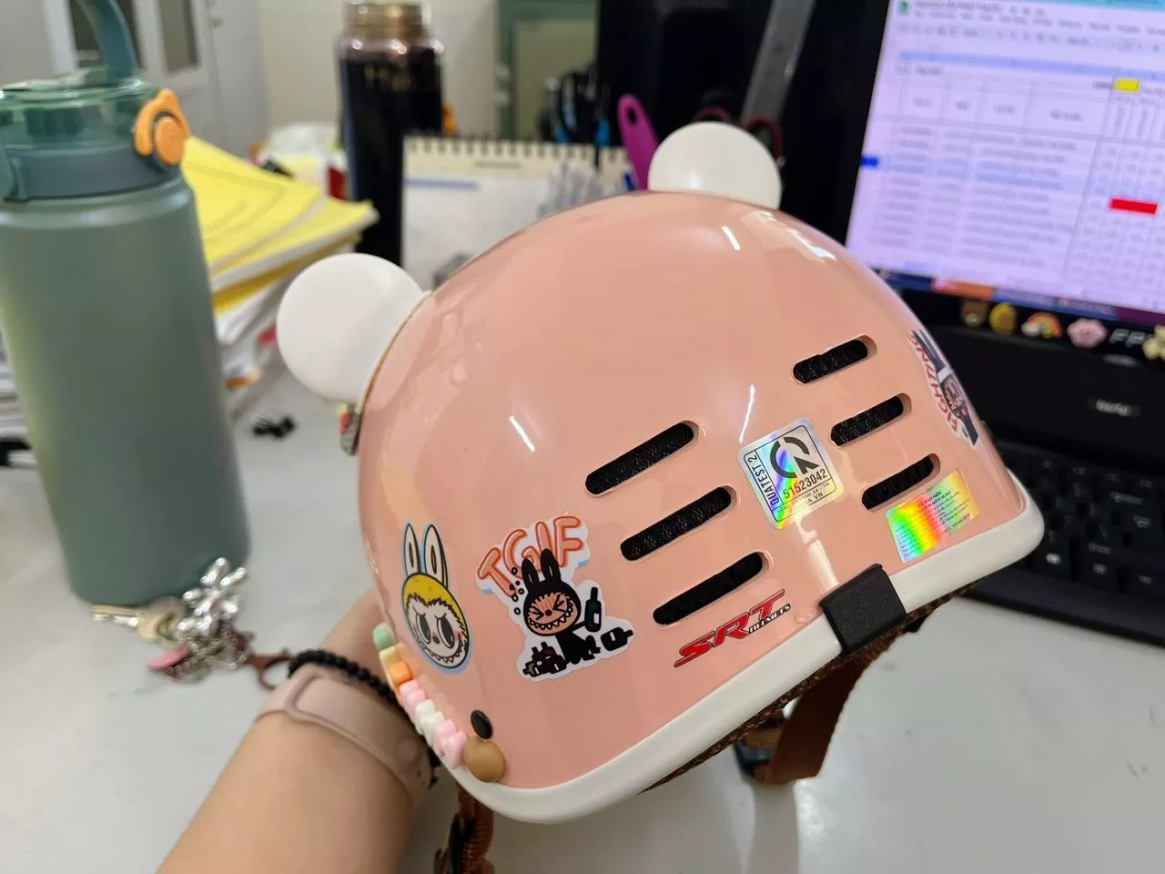 Mũ pastel pink tai gấu góc sau với sticker